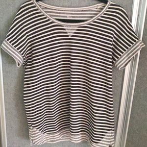 🛍️*4/25 sz S short sleeve neverworn sweatshirt